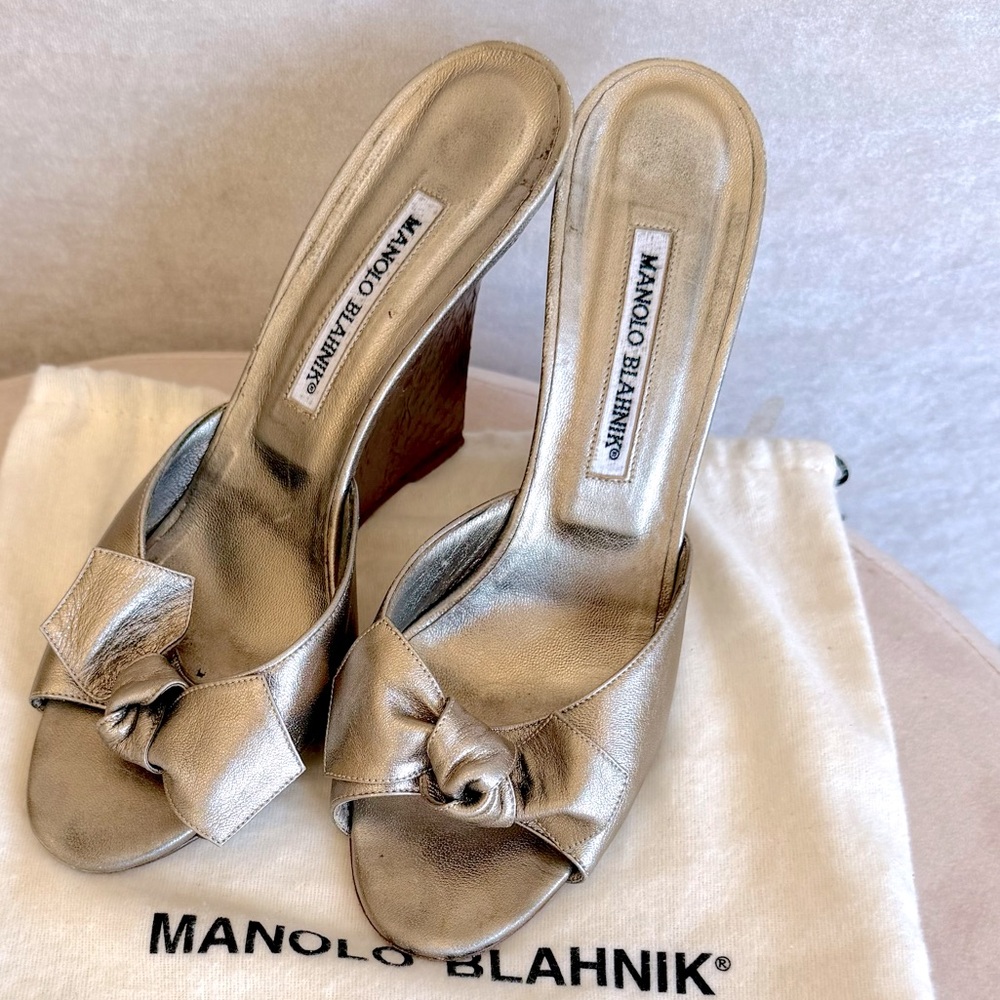 Manolo Blahnik Metallic Silver Knot-Front Leather Mules